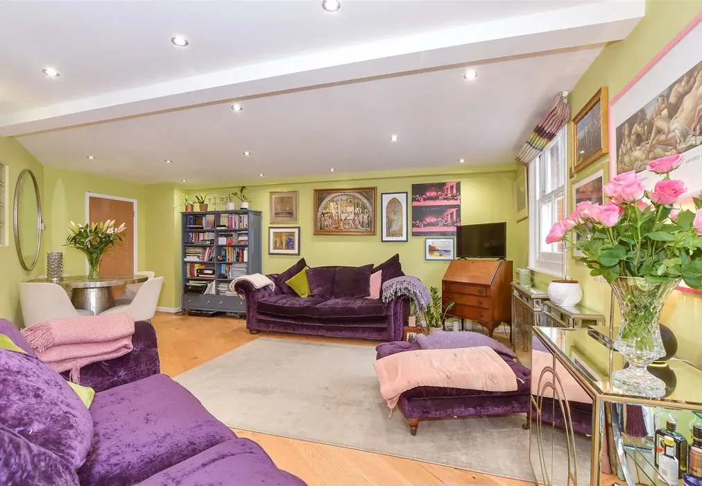 Lounge/Diner - Station Road West, Canterbury, Kent - Wards of Kent