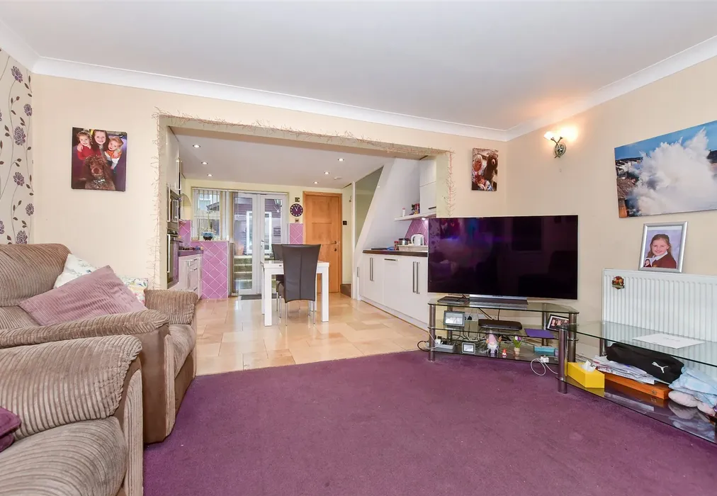 Lounge - Upper Dumpton Park Road, Ramsgate, Kent - Wards of Kent