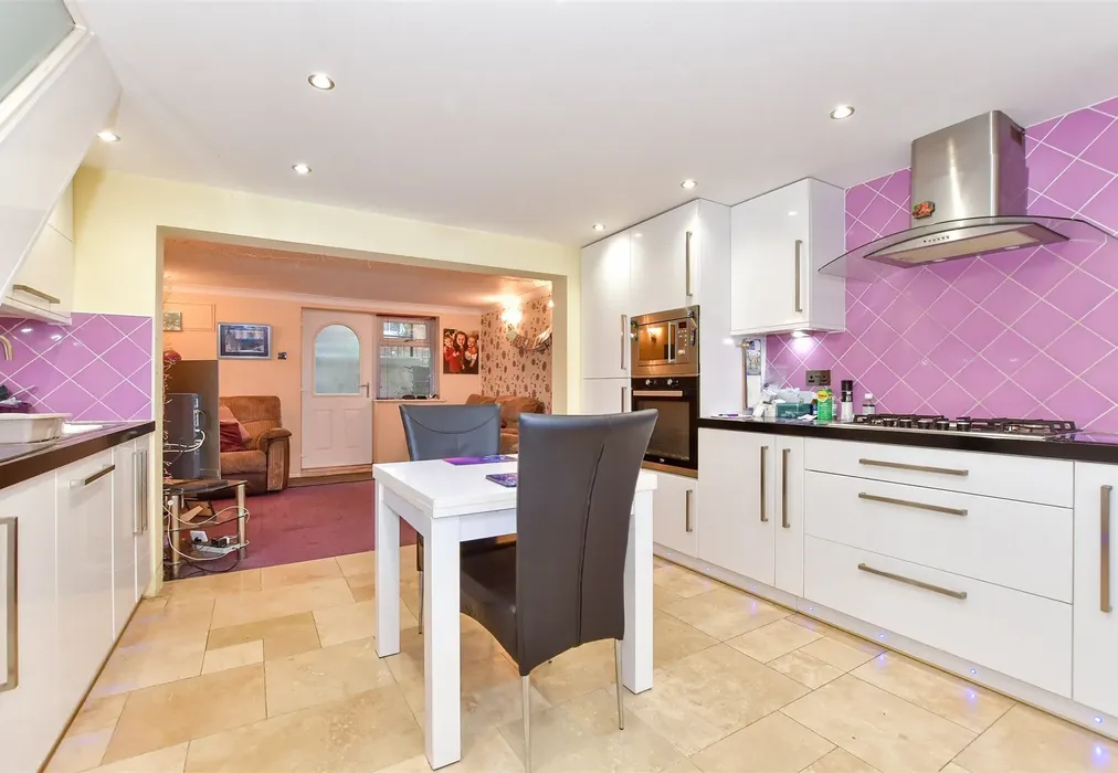 Kitchen - Upper Dumpton Park Road, Ramsgate, Kent - Wards of Kent