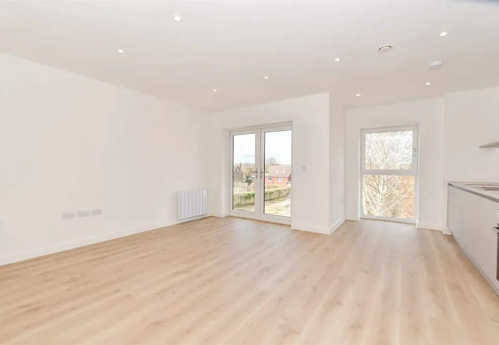 Lounge - Station Road, The Sidings, Paddock Wood, Kent - Wards of Kent
