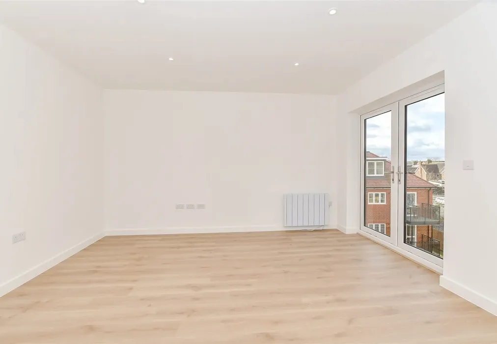 Lounge - Station Road, The Sidings, Paddock Wood, Kent - Wards of Kent