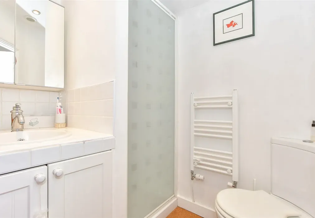 En-Suite Shower Room - Bellevue Road, Cowes, Isle of Wight - Wards of Kent