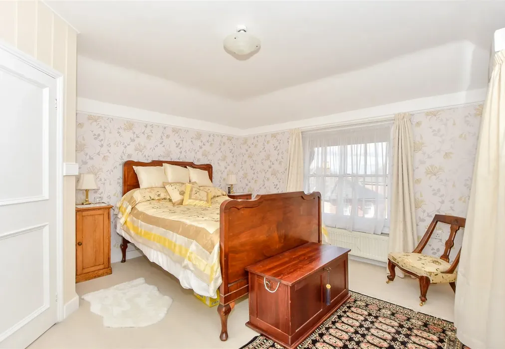 Bedroom 1 - Bellevue Road, Cowes, Isle of Wight - Wards of Kent
