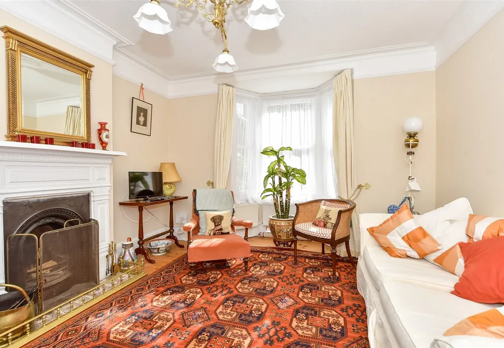 Lounge - Bellevue Road, Cowes, Isle of Wight - Wards of Kent