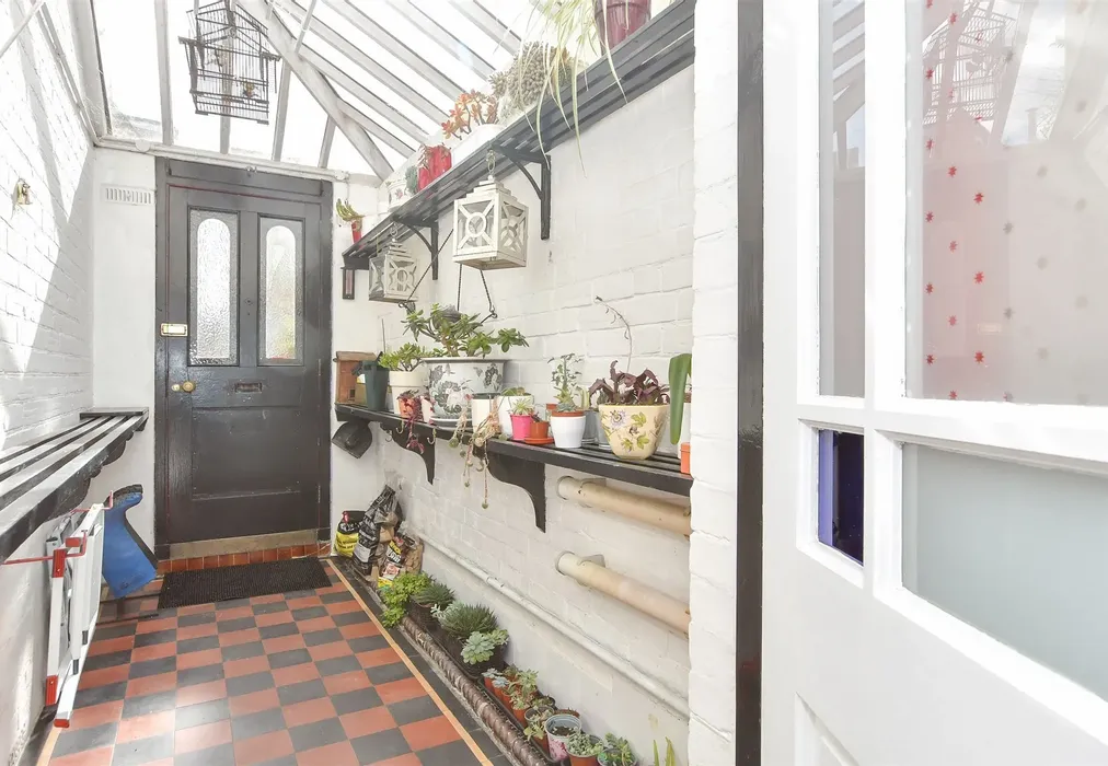 Internal Lifestyle Photograph - Bellevue Road, Cowes, Isle of Wight - Wards of Kent
