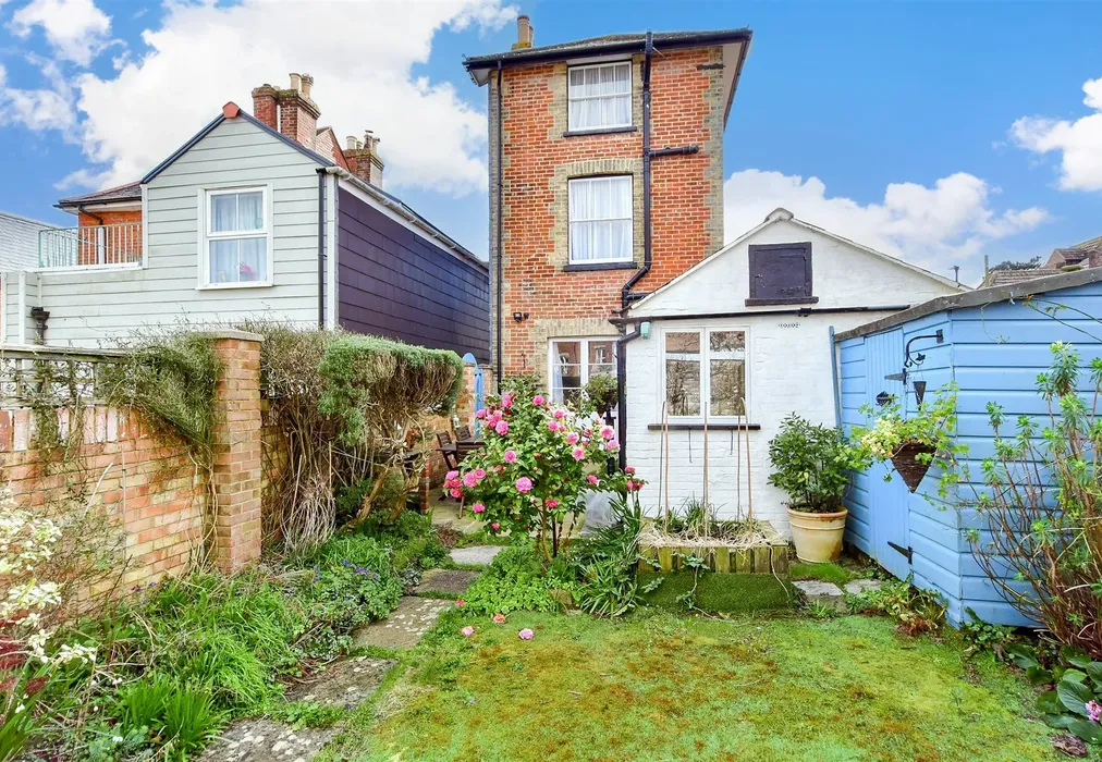 Rear Garden - Bellevue Road, Cowes, Isle of Wight - Wards of Kent