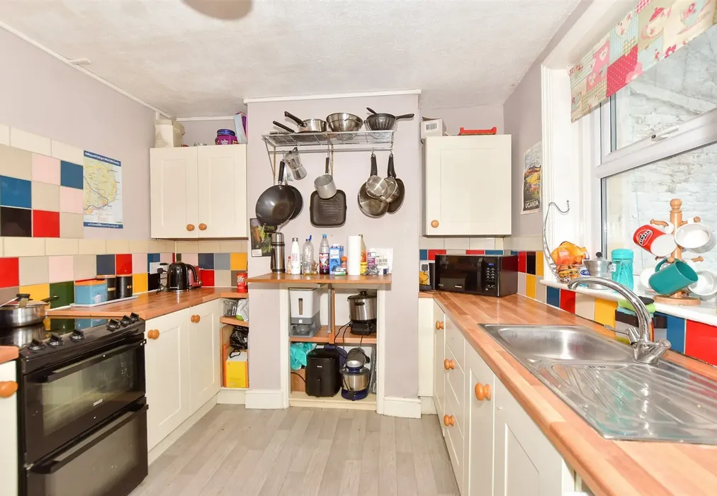 Kitchen - Clarendon Street, Dover, Kent - Wards of Kent