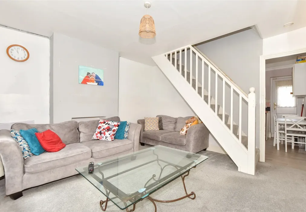 Lounge - Clarendon Street, Dover, Kent - Wards of Kent