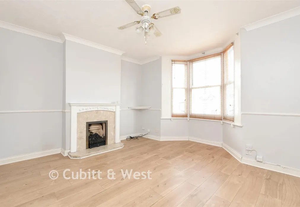 Lounge - Glovers Road, Reigate, Surrey - Wards of Kent