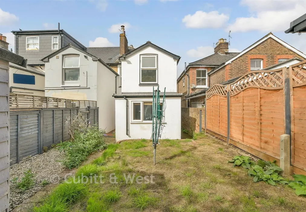 Rear Garden - Glovers Road, Reigate, Surrey - Wards of Kent