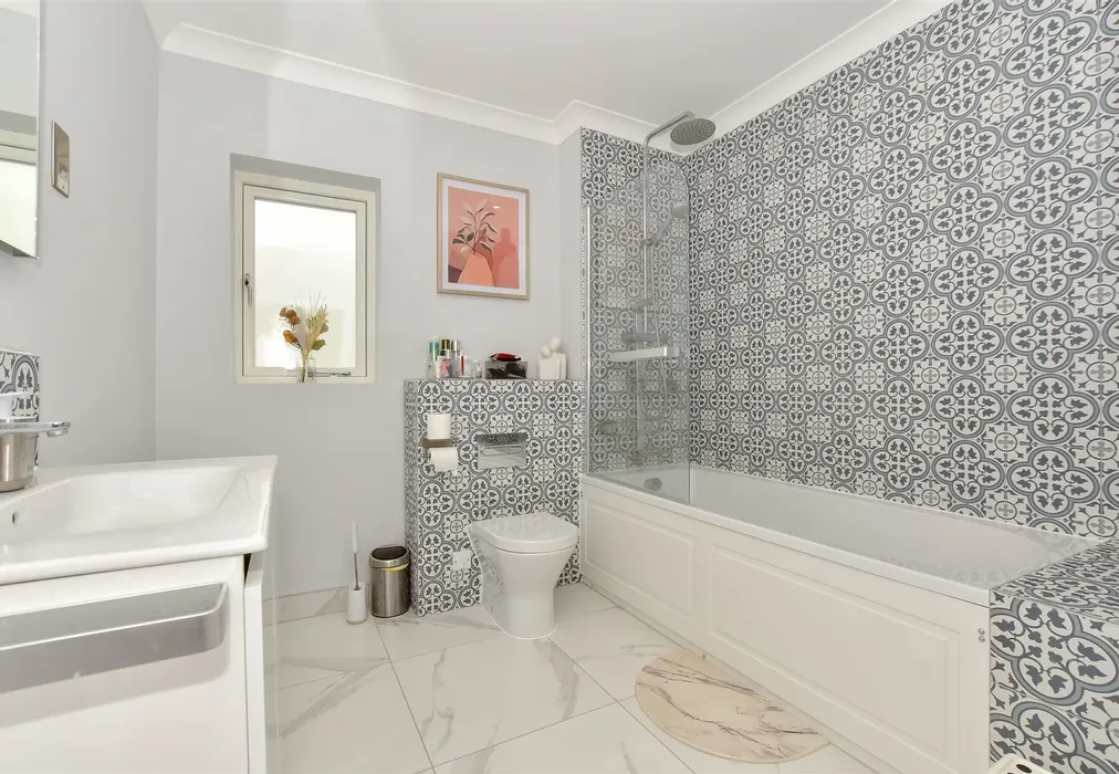 Bathroom - Bartlets Lane, Chilmington Green, Ashford, Kent - Wards of Kent