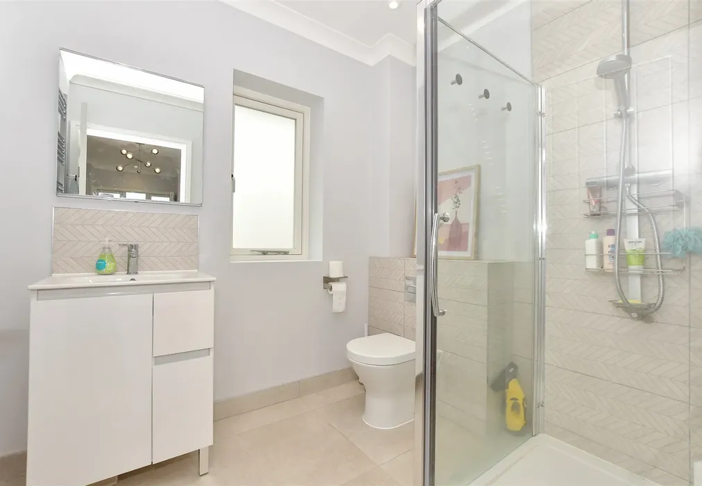 En-Suite Shower Room - Bartlets Lane, Chilmington Green, Ashford, Kent - Wards of Kent