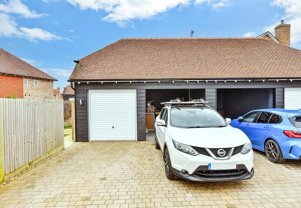 Garage/Driveway. - Bartlets Lane, Chilmington Green, Ashford, Kent - Wards of Kent