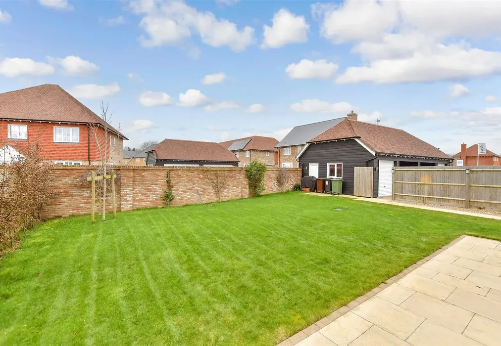 Rear Garden - Bartlets Lane, Chilmington Green, Ashford, Kent - Wards of Kent