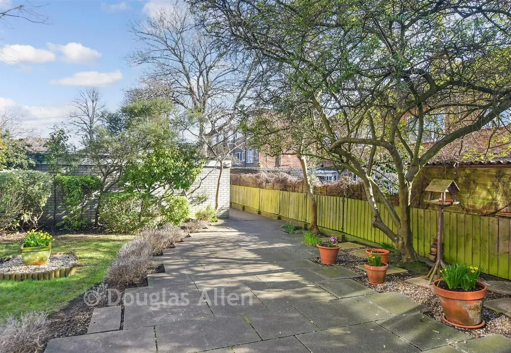 Communal Gardens - Woodford Road, London - Wards of Kent