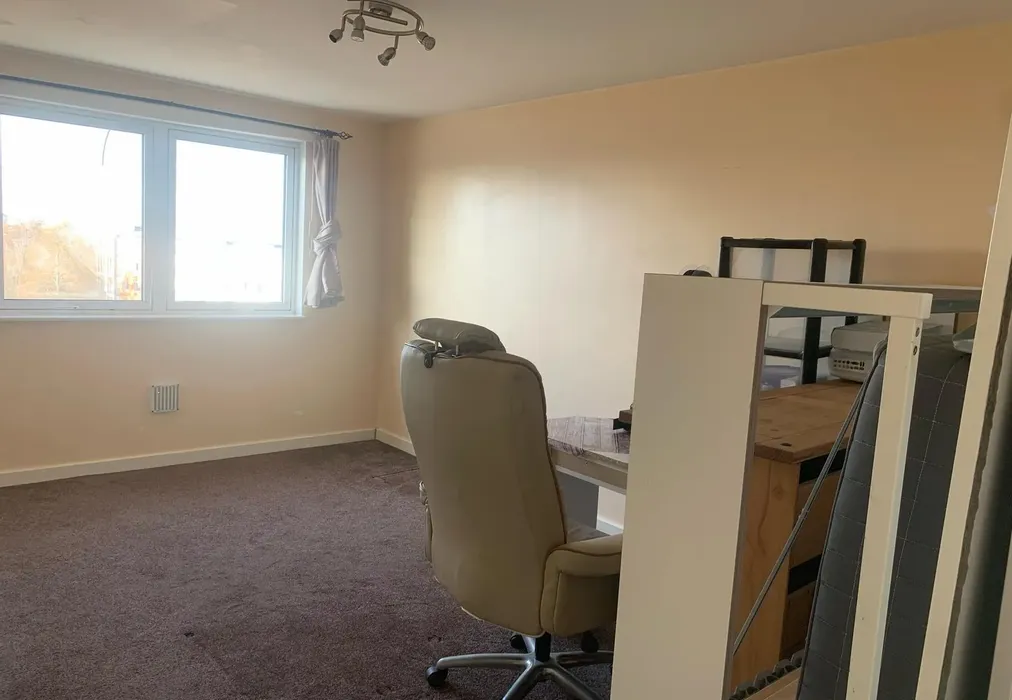 Bedroom 1 - Victoria Road, Southsea, Hampshire - Wards of Kent