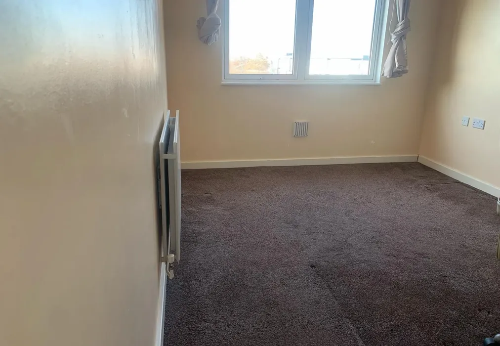 Bedroom 2 - Victoria Road, Southsea, Hampshire - Wards of Kent