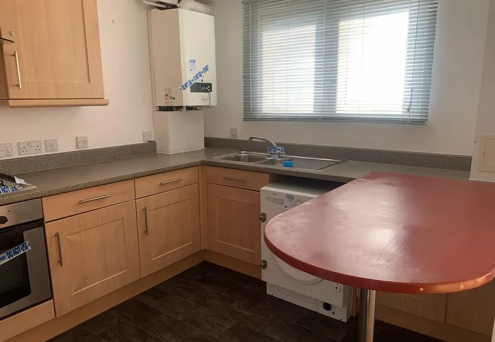 Kitchen - Victoria Road, Southsea, Hampshire - Wards of Kent