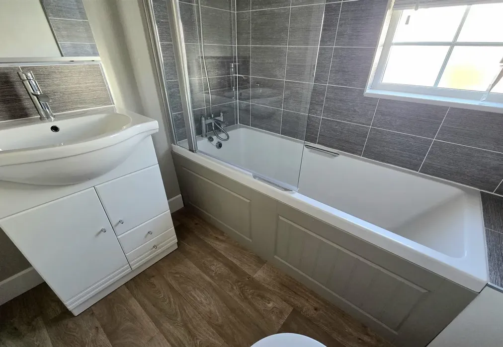 Bathroom - Wisteria Way, Reculver, Kent - Wards of Kent