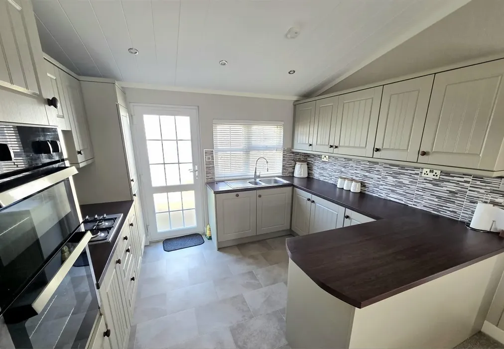 Kitchen - Wisteria Way, Reculver, Kent - Wards of Kent