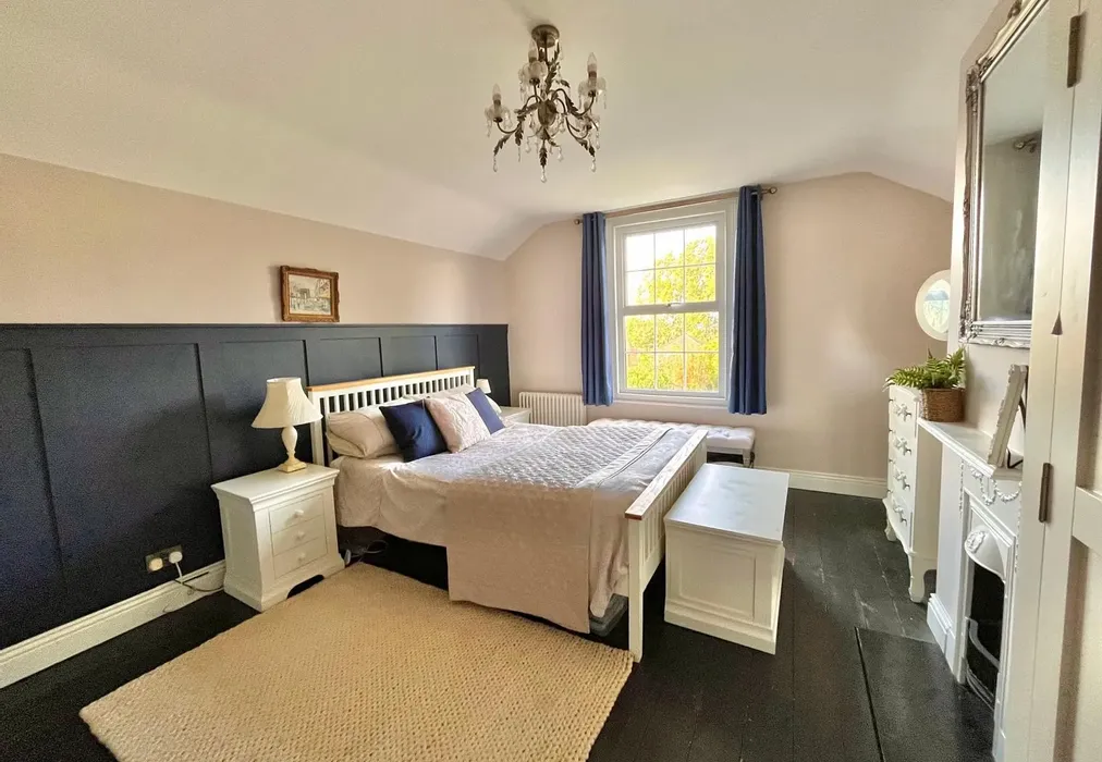 Bedroom 1 - London Road, Newington, Sittingbourne, Kent - Wards of Kent