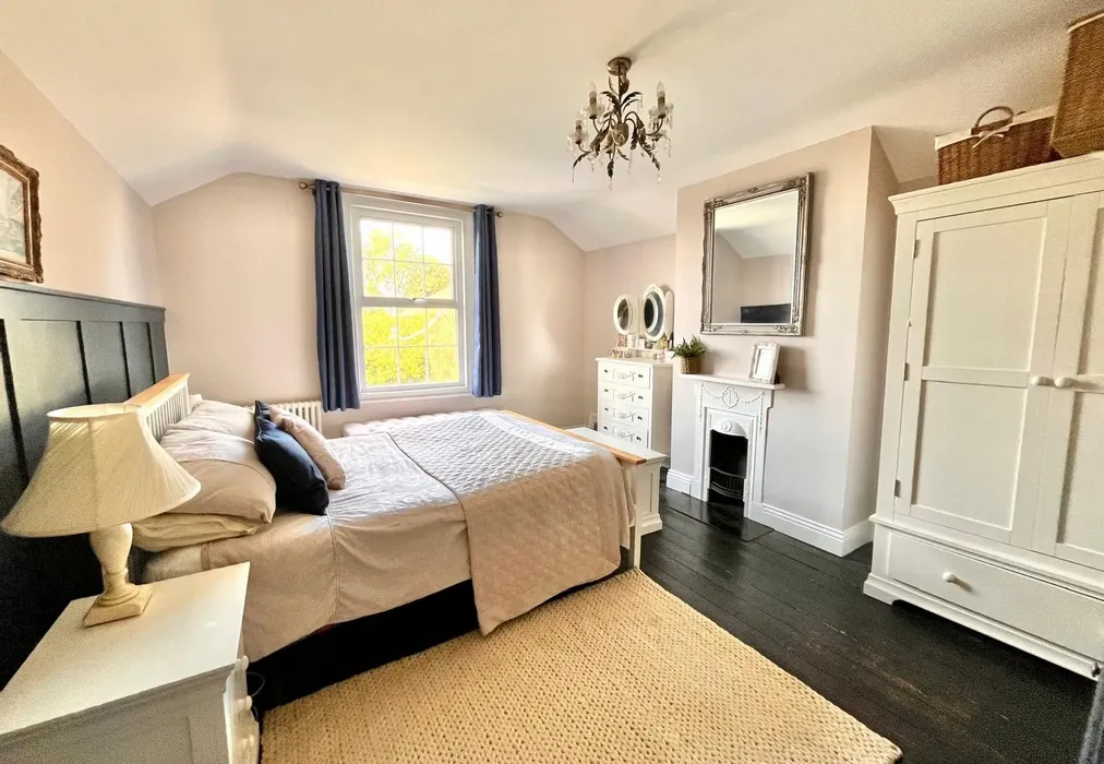 Bedroom 1 - London Road, Newington, Sittingbourne, Kent - Wards of Kent