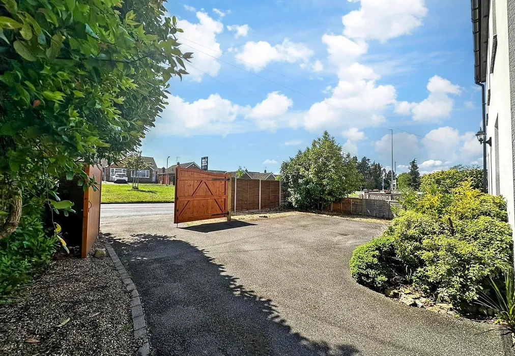 Driveway - London Road, Newington, Sittingbourne, Kent - Wards of Kent