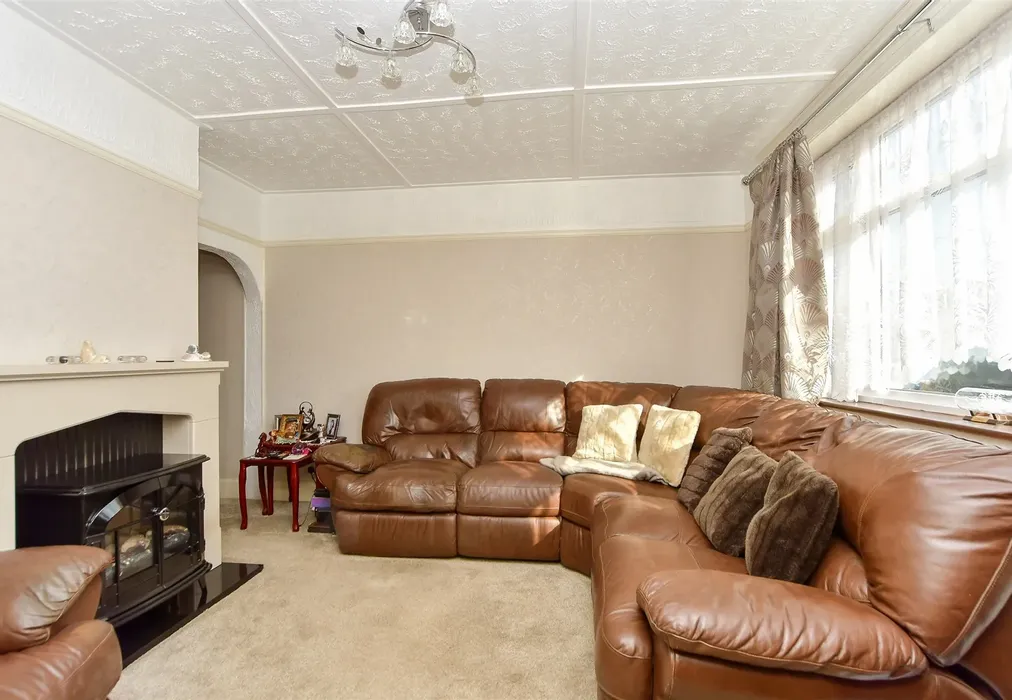 Lounge - Queenborough Road, Minster On Sea, Sheerness, Kent - Wards of Kent