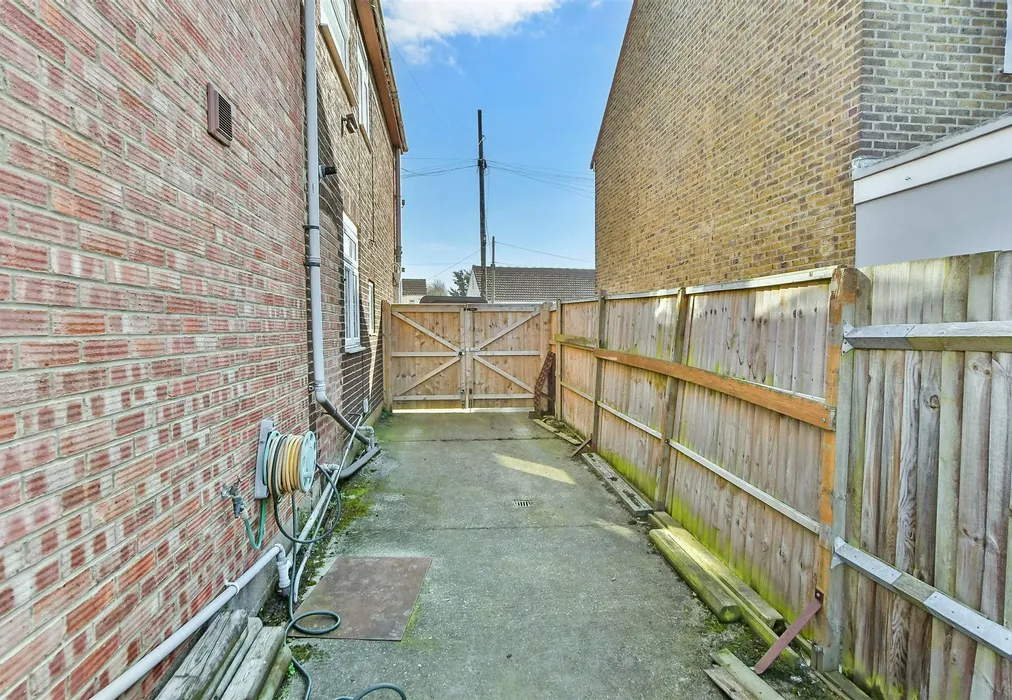 Driveway/Parking - Queenborough Road, Minster On Sea, Sheerness, Kent - Wards of Kent