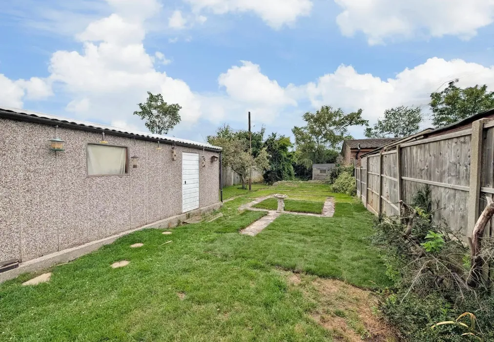 Rear Garden - Queenborough Road, Minster On Sea, Sheerness, Kent - Wards of Kent