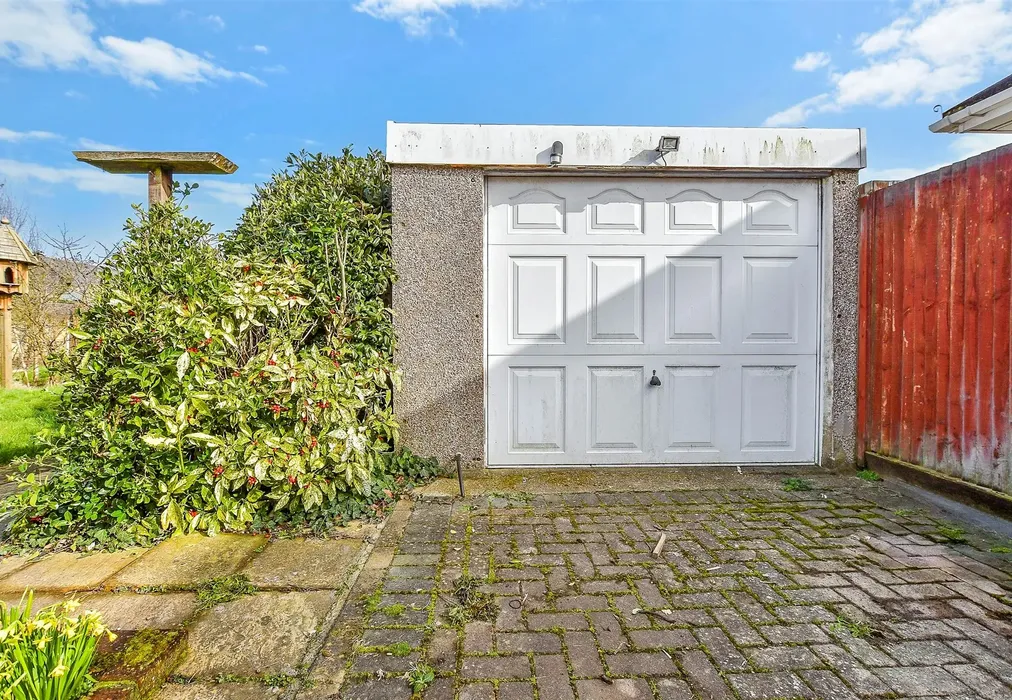 Garage - Dungeness Road, Lydd, New Romney, Kent - Wards of Kent