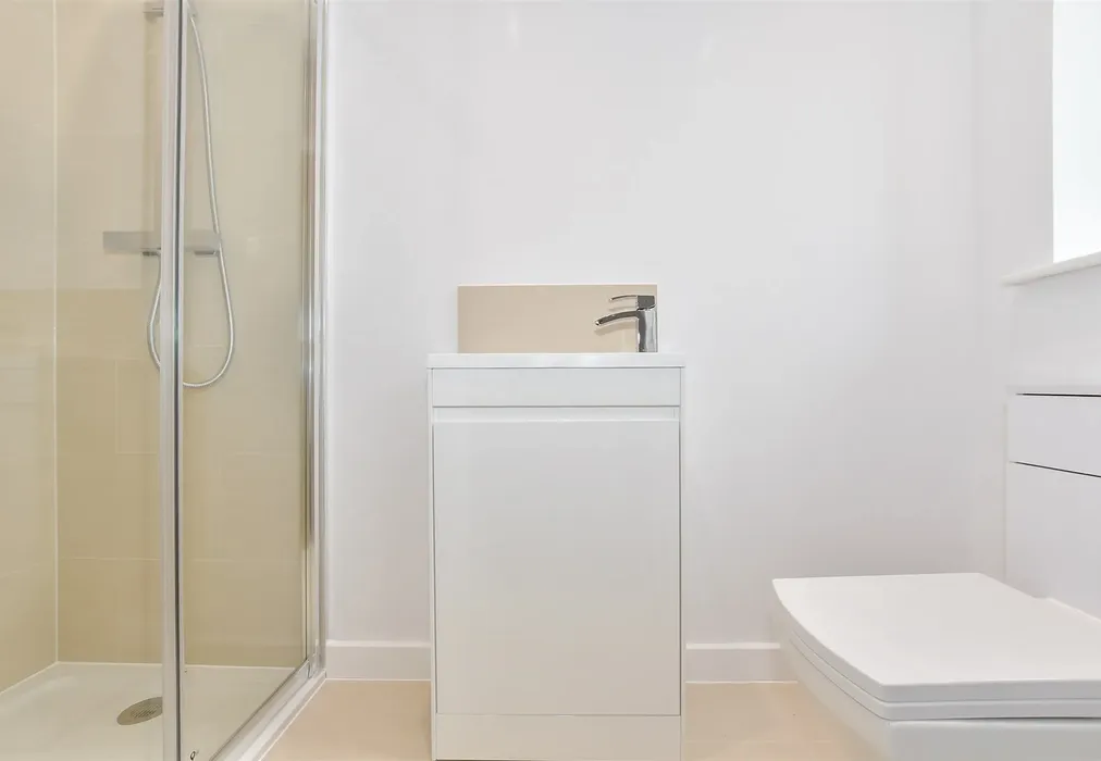 En-Suite Shower Room - School Approach, Teapot Lane, Aylesford, Kent - Wards of Kent