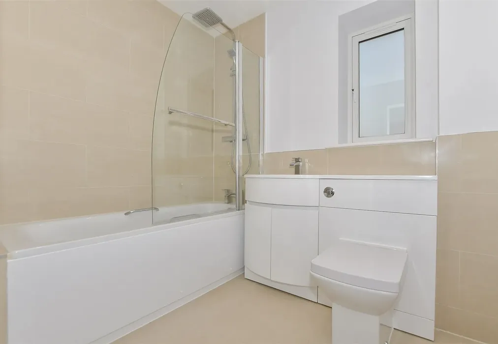 Bathroom - School Approach, Teapot Lane, Aylesford, Kent - Wards of Kent