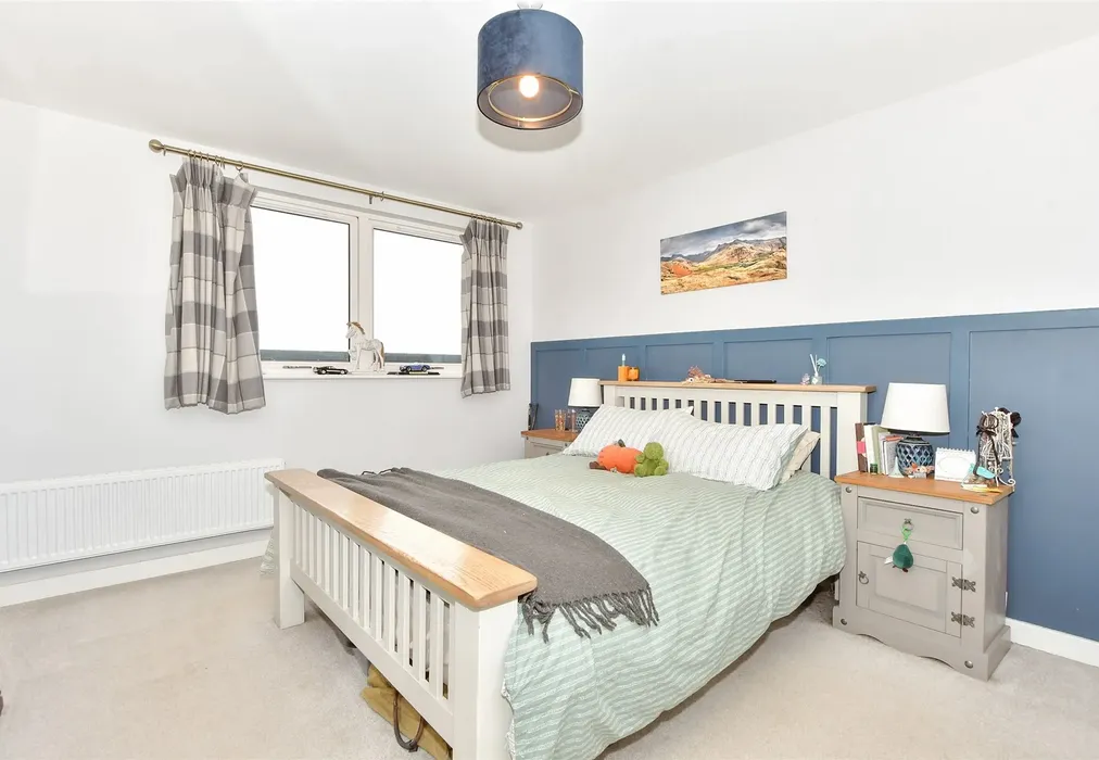Bedroom 1 - Longacres Way, Chichester, West Sussex - Wards of Kent
