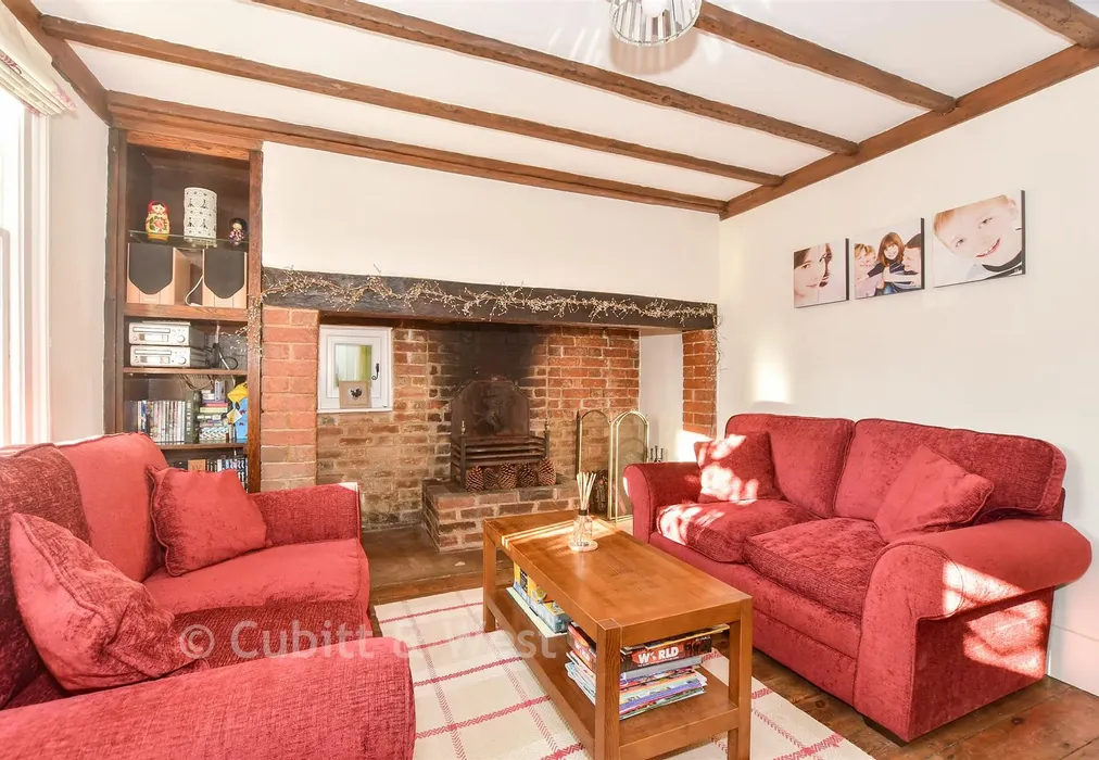 Family Room - Cripplegate Lane, Southwater, Horsham, West Sussex - Wards of Kent