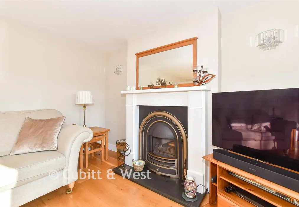 Internal Feature - Cripplegate Lane, Southwater, Horsham, West Sussex - Wards of Kent