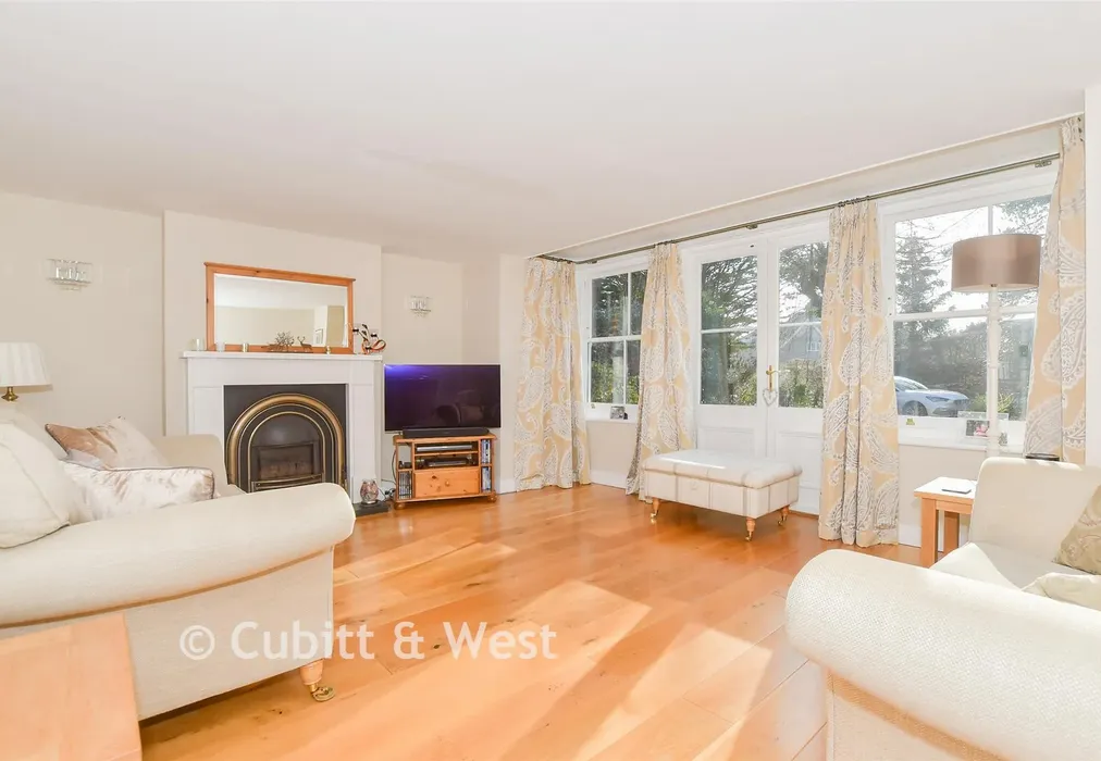 Lounge - Cripplegate Lane, Southwater, Horsham, West Sussex - Wards of Kent