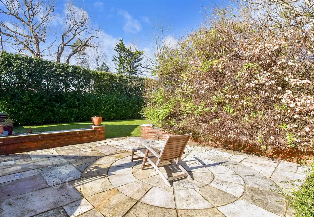 Rear Garden - Cripplegate Lane, Southwater, Horsham, West Sussex - Wards of Kent