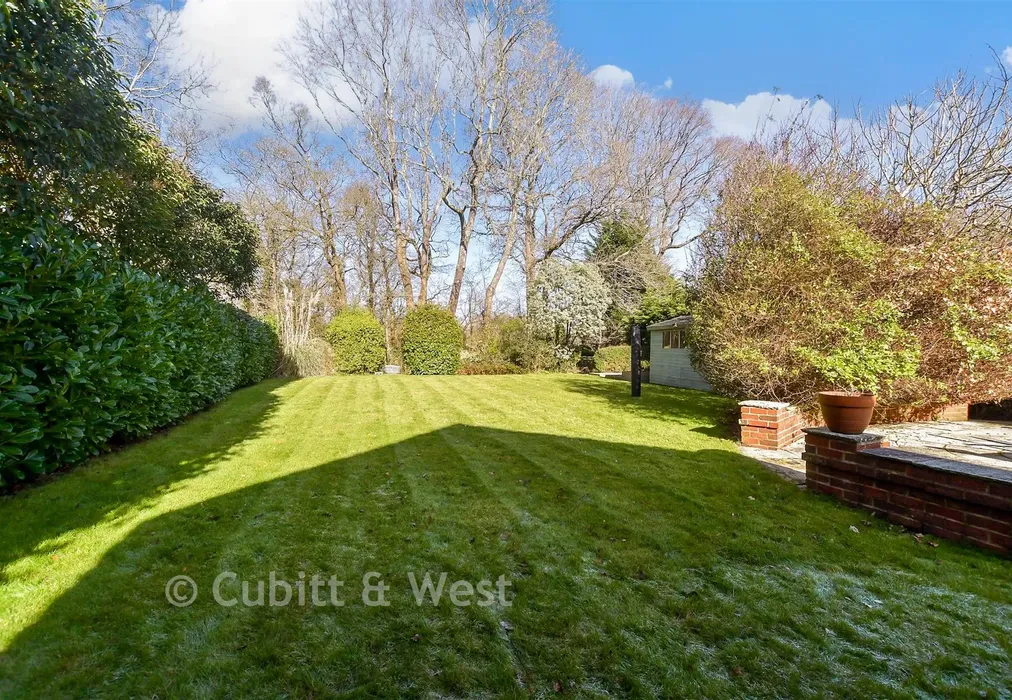 Rear Garden - Cripplegate Lane, Southwater, Horsham, West Sussex - Wards of Kent