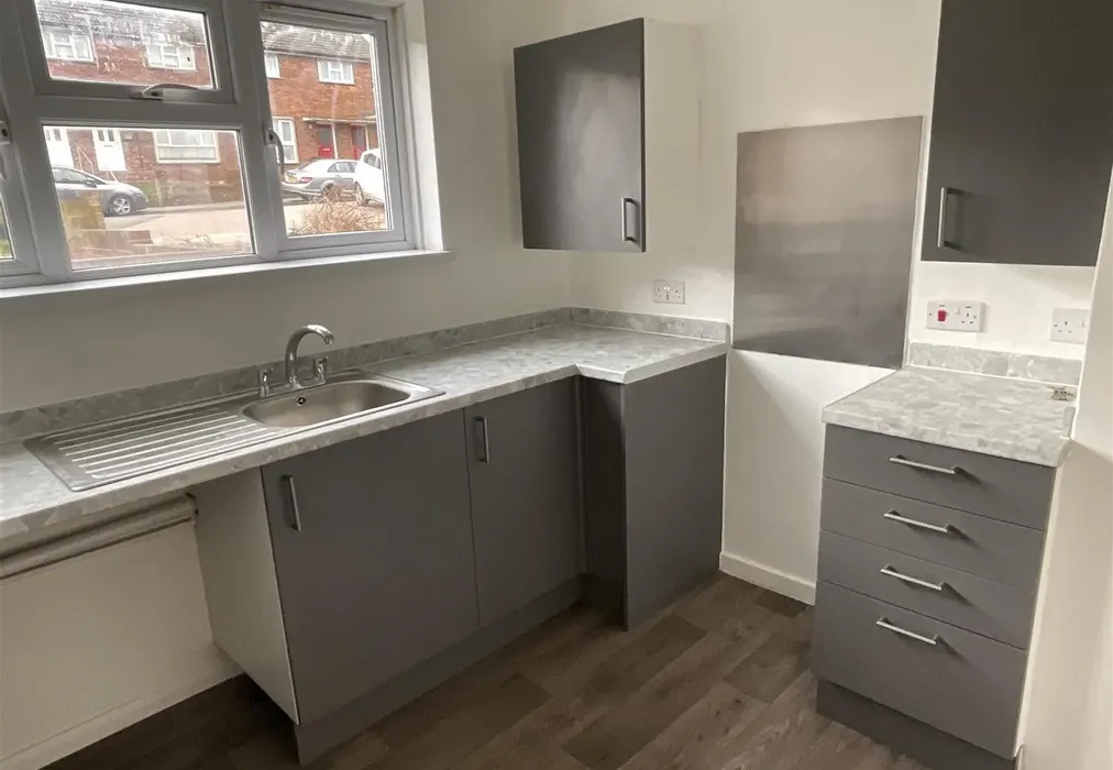 Kitchen - Airedale Close, Margate, Kent - Wards of Kent