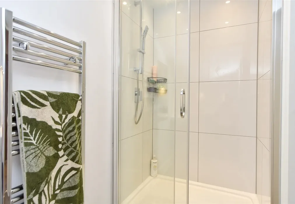 Shower Room - High Street, Chatham, Kent - Wards of Kent