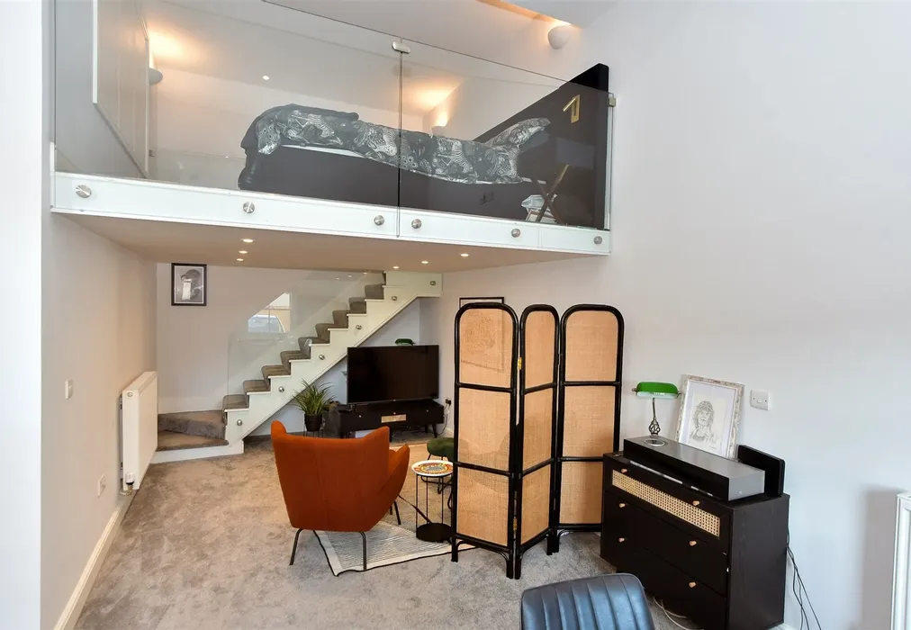 Internal Feature - High Street, Chatham, Kent - Wards of Kent