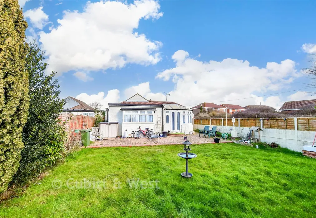 Rear Garden - Drift Lane, Selsey, West Sussex - Wards of Kent