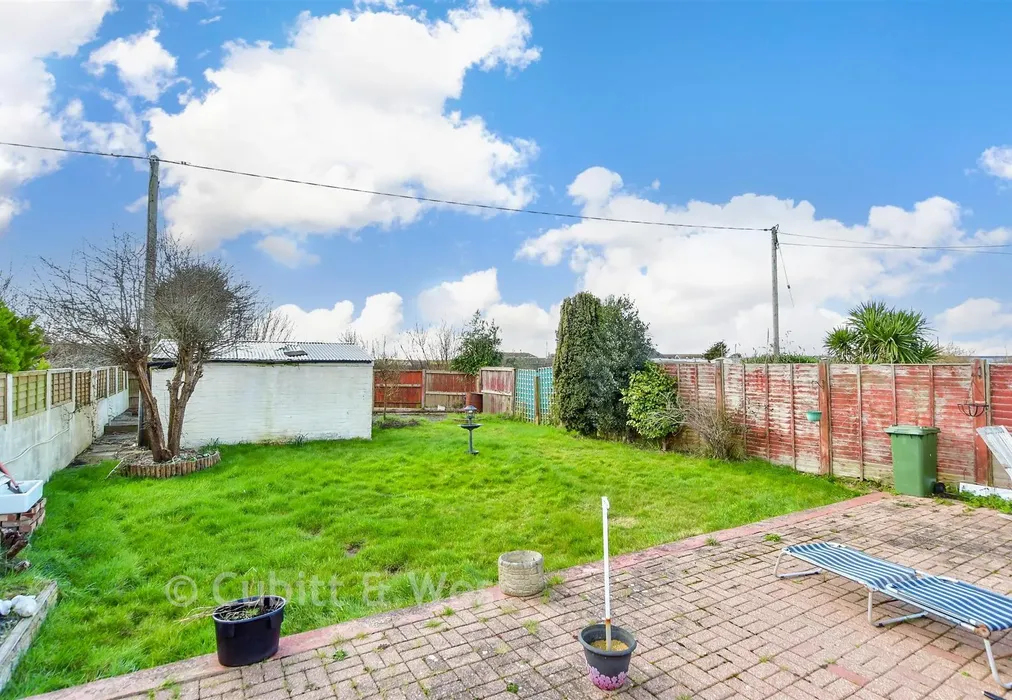 Rear Garden - Drift Lane, Selsey, West Sussex - Wards of Kent