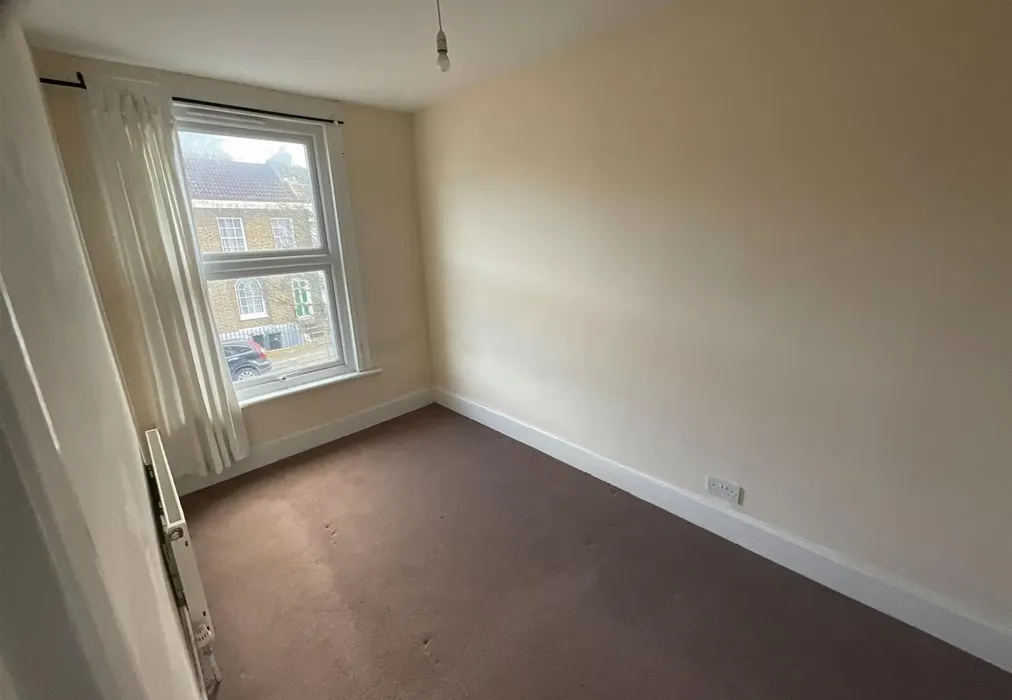 Bedroom - Wellington Street, Gravesend, Kent - Wards of Kent