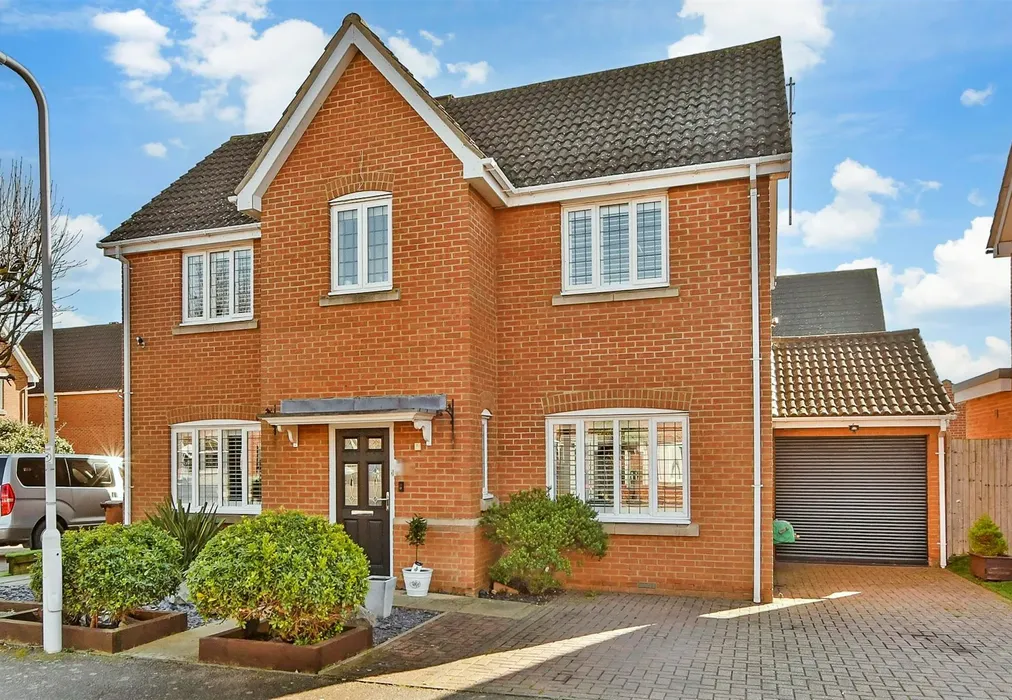 Front Web - Anatase Close, Sittingbourne, Kent - Wards of Kent