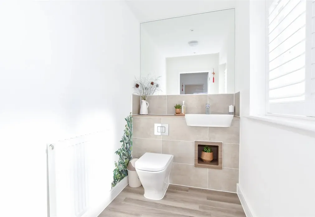 Cloakroom - Seymour Drive, Marden, Marden, Kent - Wards of Kent