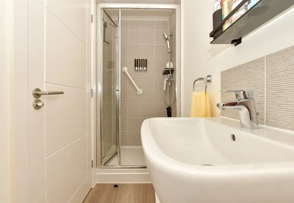 En-Suite Shower Room - Leo Road, Margate, Kent - Wards of Kent