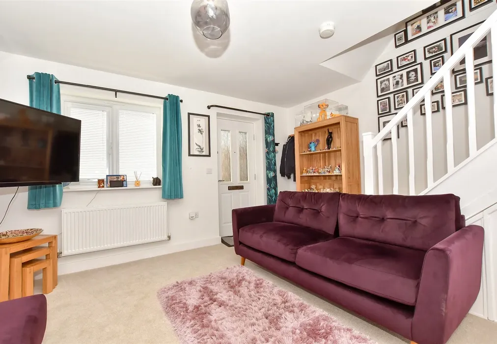 Lounge - Leo Road, Margate, Kent - Wards of Kent