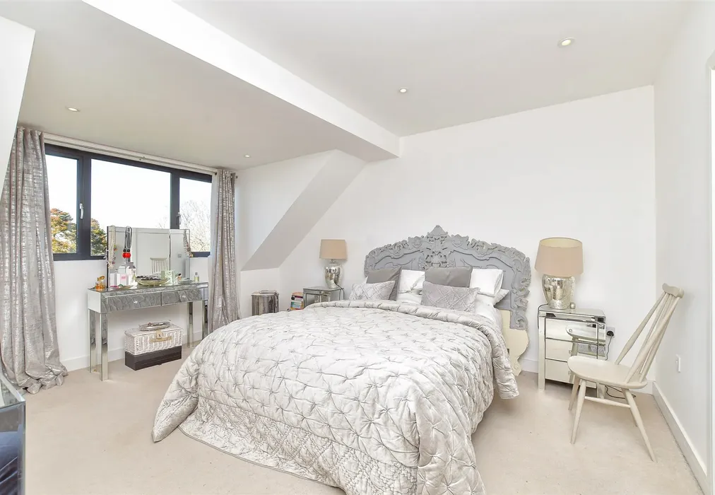 Bedroom 1 - Havenstreet Main Road, Havenstreet, Ryde, Isle of Wight - Wards of Kent
